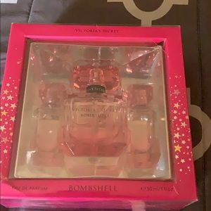 Victoria Secret Bombshell perfum